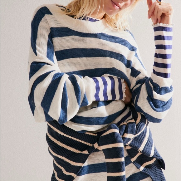 #532 NWT Striped Crew Neck Sweater with matching shorts. SOLD OUT ON LINE - Picture 2 of 4